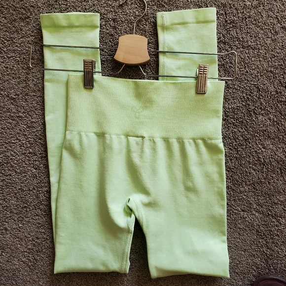 TnaBODY™ Atmosphere Hi-Rise Legging - Picture 4 of 5